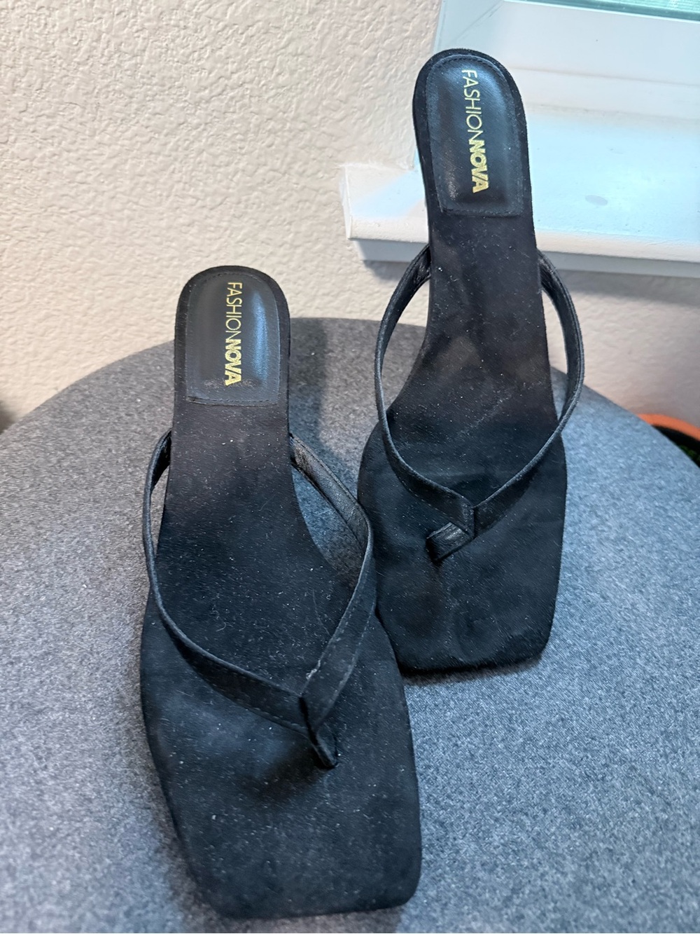 Fashion Nova Black Square-Toe Thong Mule Heels – Women’s Size 10